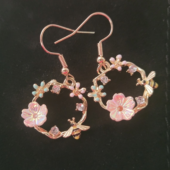 Earrings - Picture 5 of 8